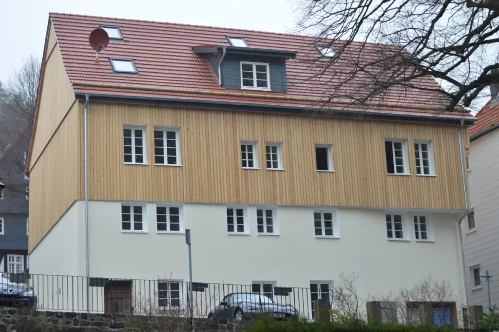 Denkmalgeschütztes Gebäude nach fachgerechter Sanierung