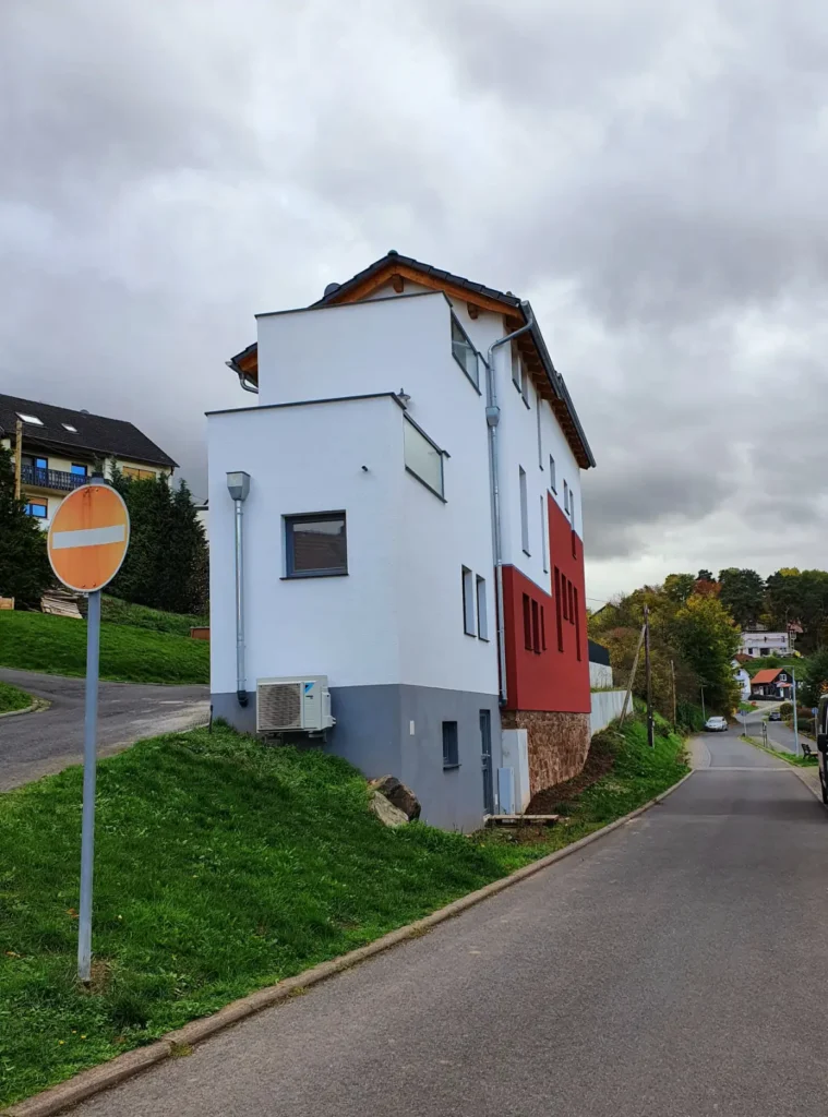 Kernsaniertes Zweifamilienhaus nach Modernisierung